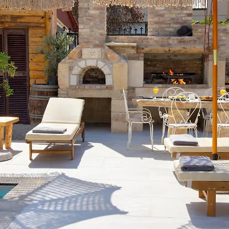 Smaragda Stone Retreat With Private Pool