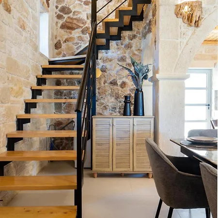 Smaragda Stone Retreat With Private Pool
